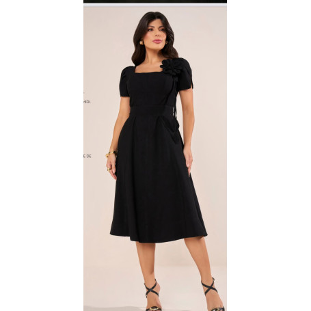 VESTIDO MIDI COM DECOTE QUADRADO
