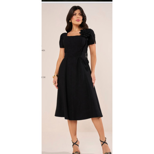 VESTIDO MIDI COM DECOTE QUADRADO
